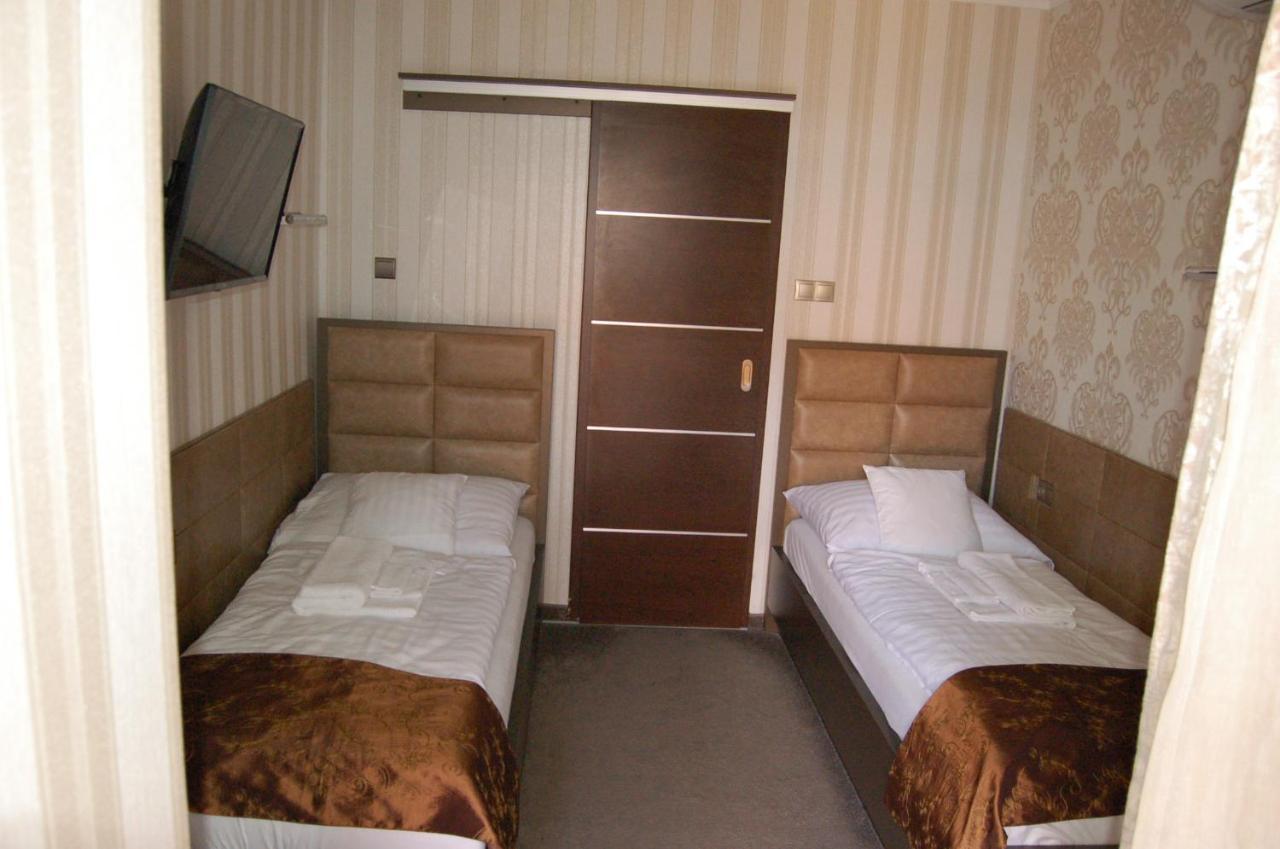 Control Motel Jászberény Esterno foto