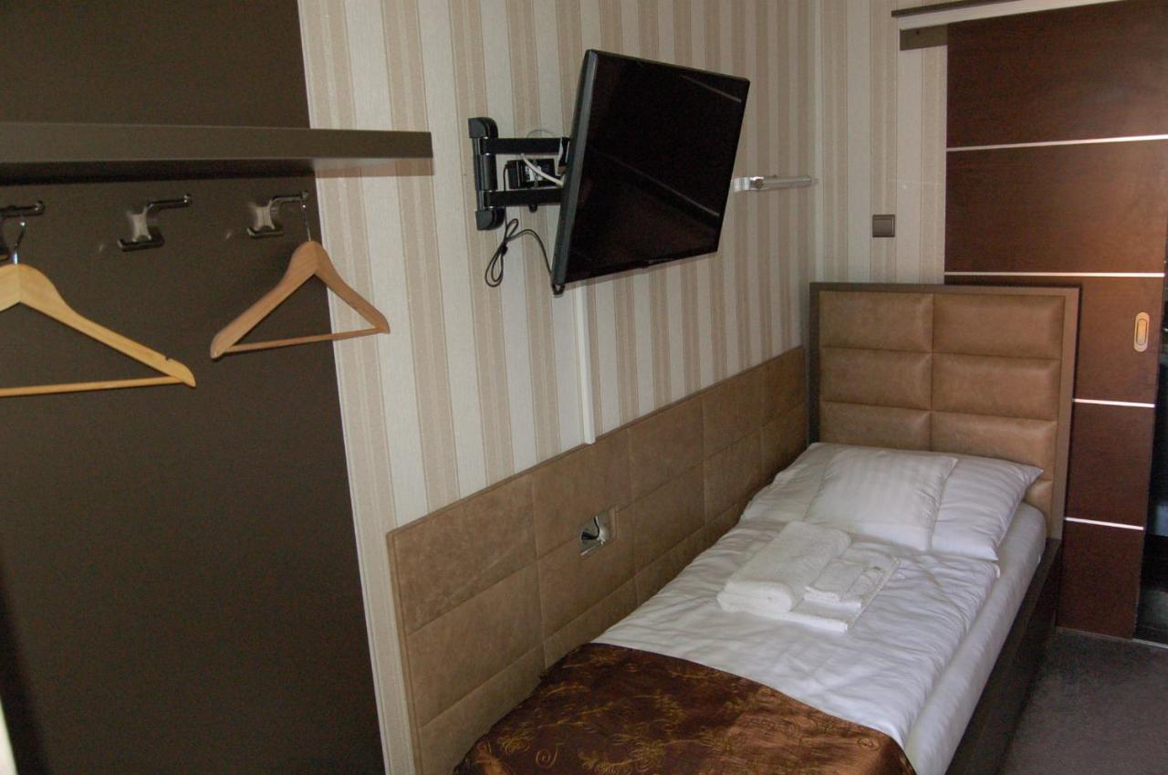 Control Motel Jászberény Esterno foto